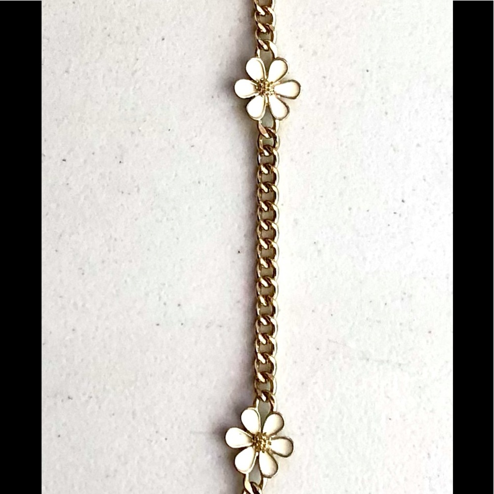 Fun Summer Gold Chain Necklace with Cream inlaid Flowers